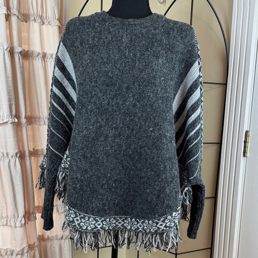 Ya Los Angeles Charcoal Gray Fringe Sweater Poncho Size Small